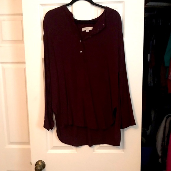 LOFT Tops - Sale! 🎈LOFT Burgundy Top